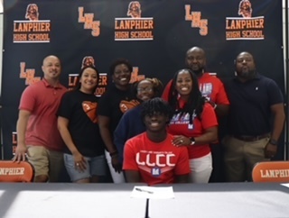 Camren Kincaid and his family at his signing day.