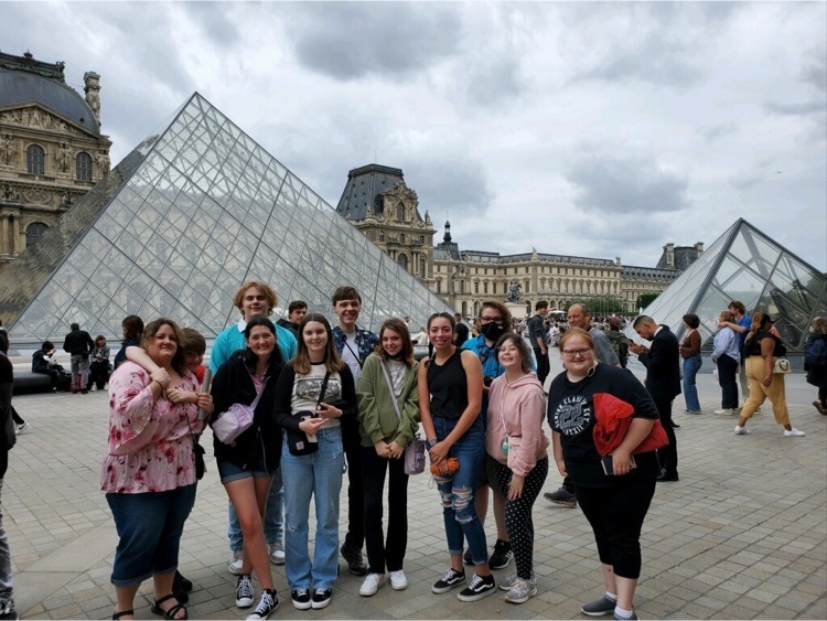 LHS Students at the Louvre. 