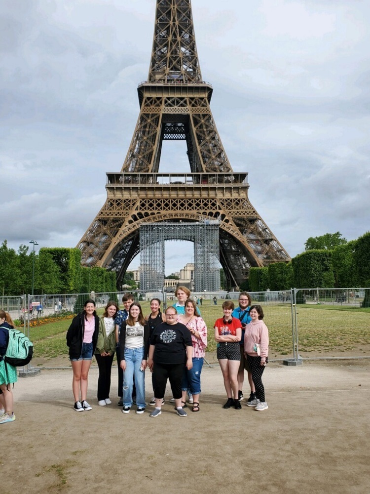 LHS Students at the Eiffel Tower.