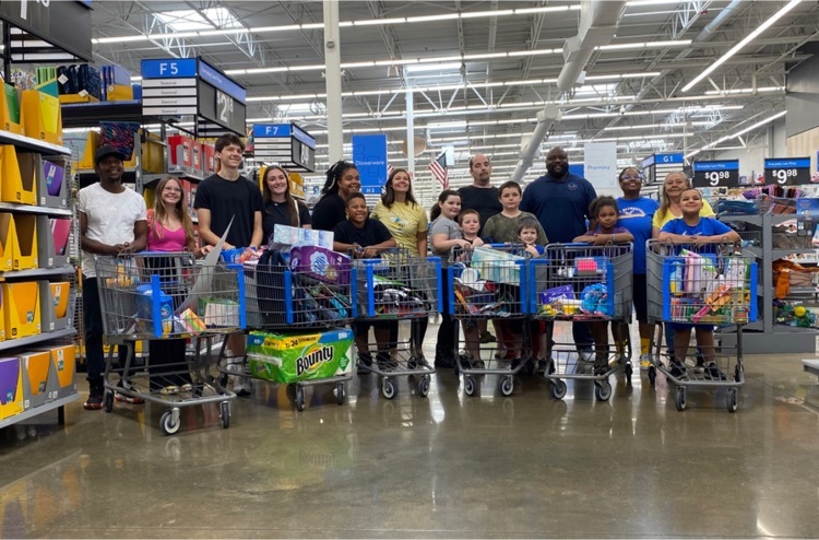 students and families shopping