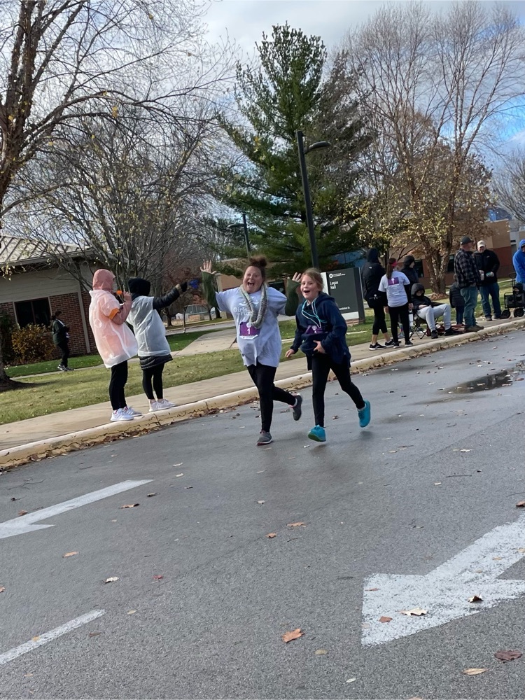 girls running