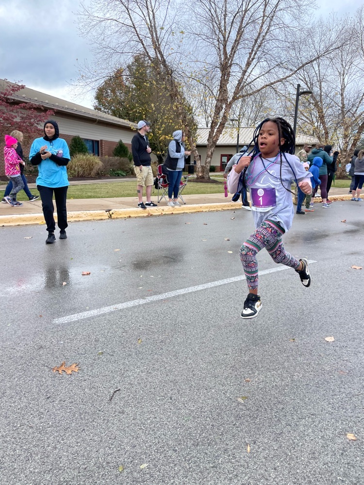 girls running