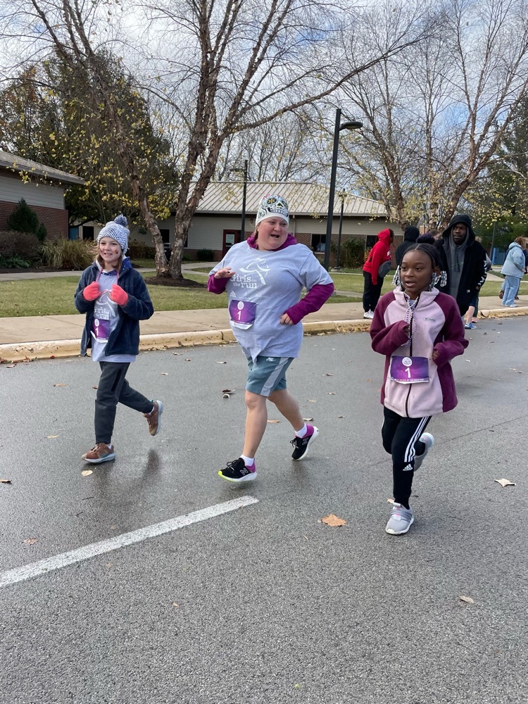 girls running