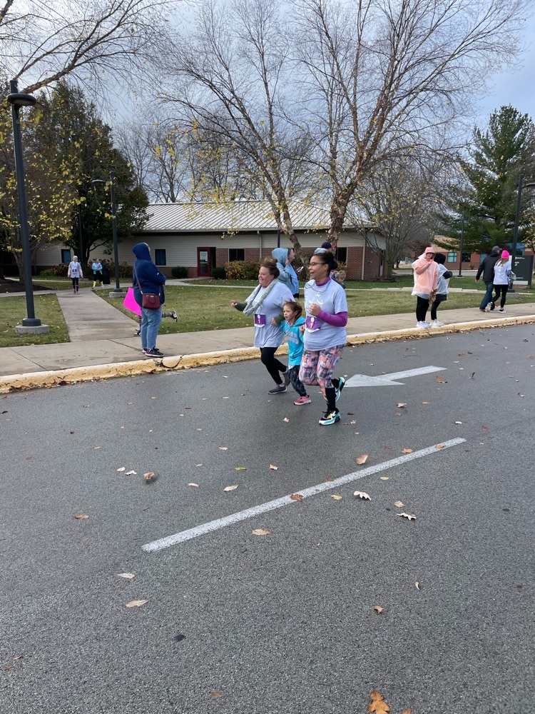 girls running 