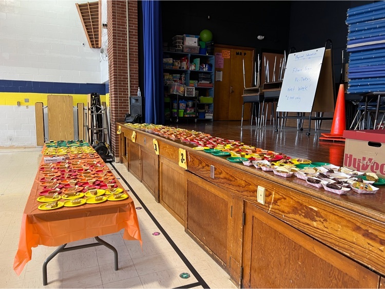 table of pies