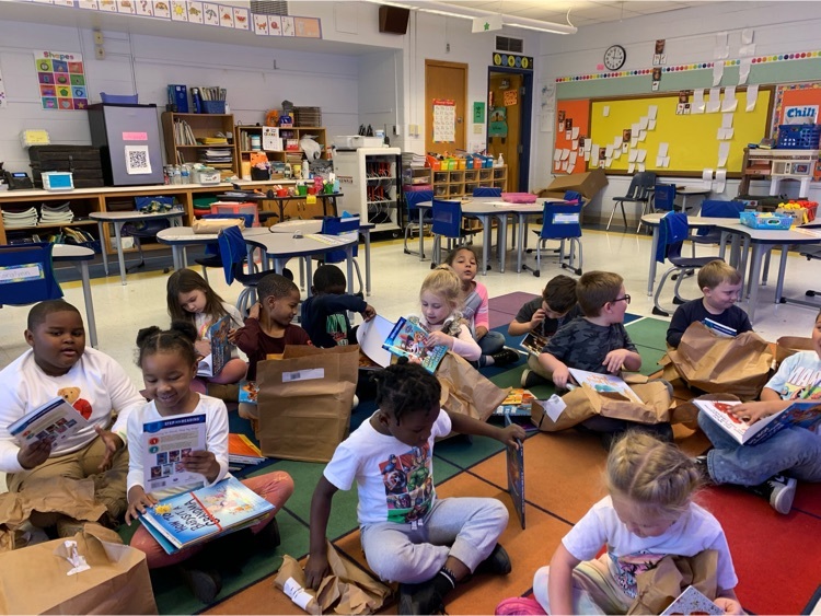 students with books 